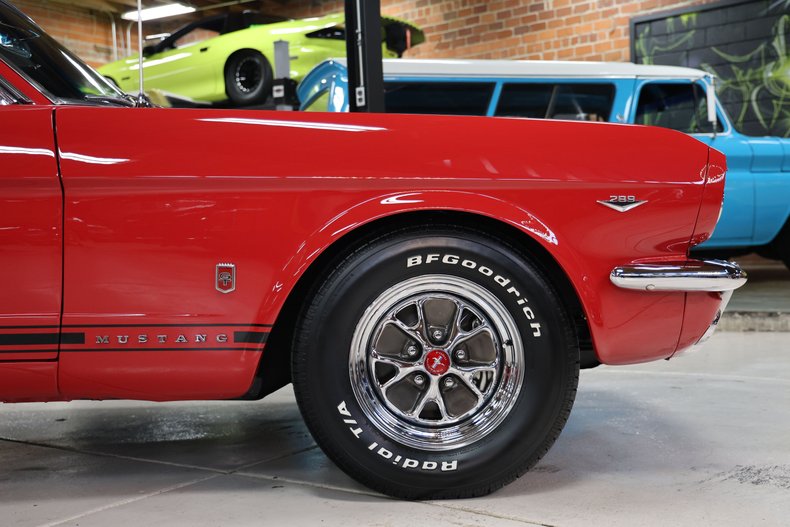 Ford-Mustang-1965-Rangoon-Red-Black-22