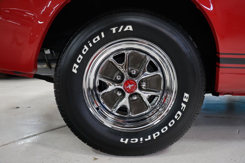 Ford-Mustang-1965-Rangoon-Red-Black-23