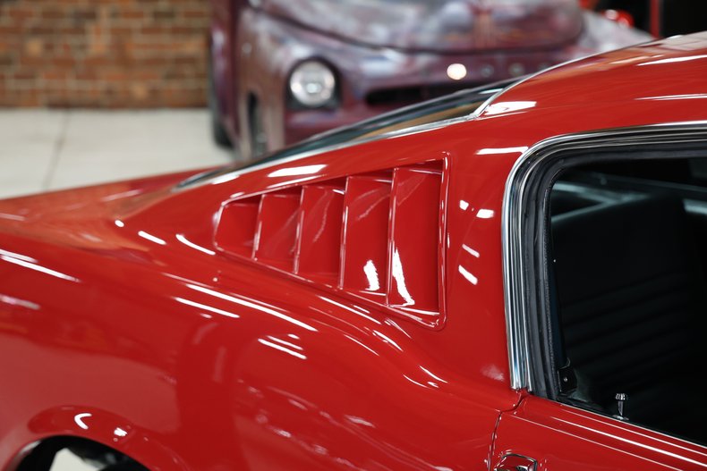 Ford-Mustang-1965-Rangoon-Red-Black-29