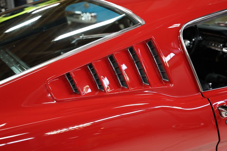 Ford-Mustang-1965-Rangoon-Red-Black-31