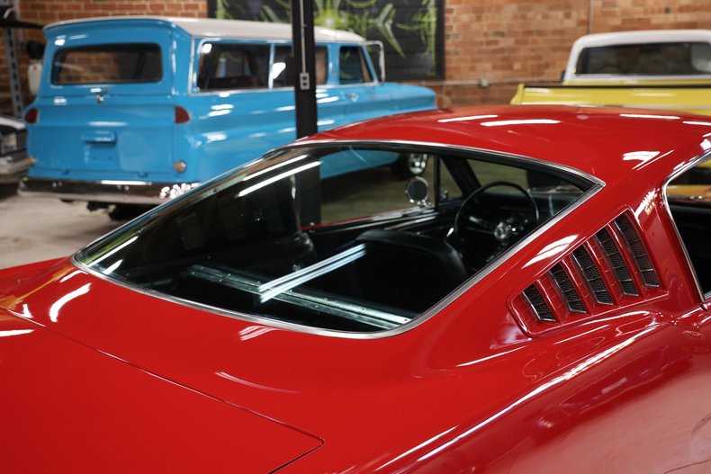 Ford-Mustang-1965-Rangoon-Red-Black-33