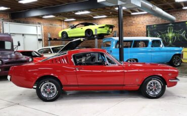 Ford-Mustang-1965-Rangoon-Red-Black-35