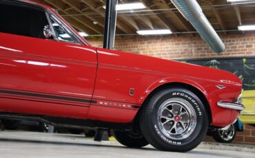 Ford-Mustang-1965-Rangoon-Red-Black-37