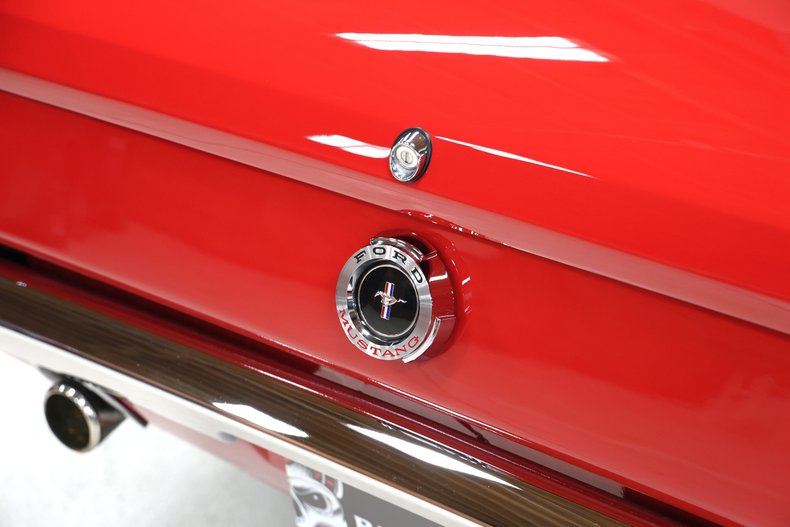 Ford-Mustang-1965-Rangoon-Red-Black-4