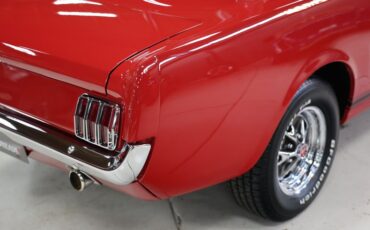 Ford-Mustang-1965-Rangoon-Red-Black-40