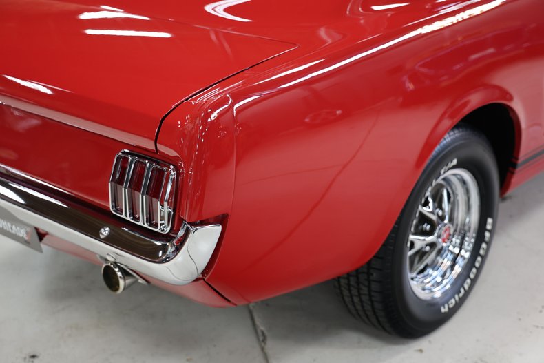 Ford-Mustang-1965-Rangoon-Red-Black-40