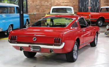 Ford-Mustang-1965-Rangoon-Red-Black-42