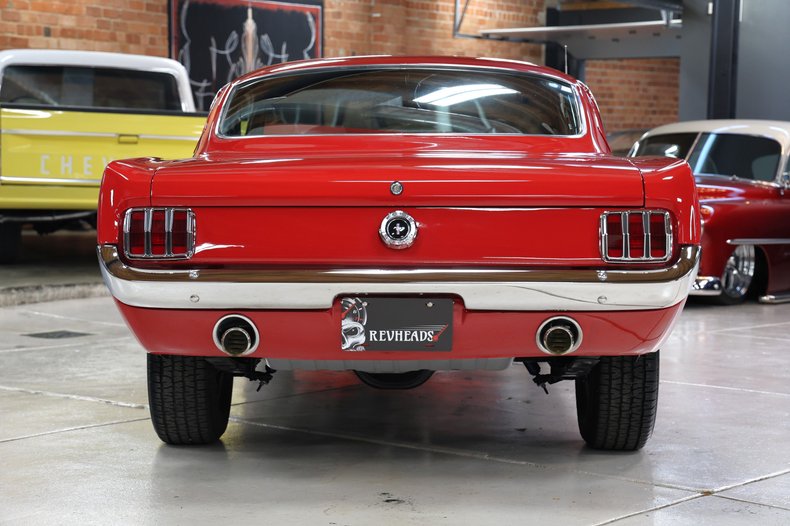 Ford-Mustang-1965-Rangoon-Red-Black-48