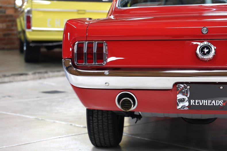 Ford-Mustang-1965-Rangoon-Red-Black-49