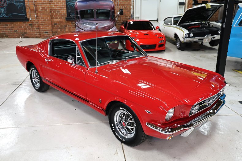 Ford-Mustang-1965-Rangoon-Red-Black-5