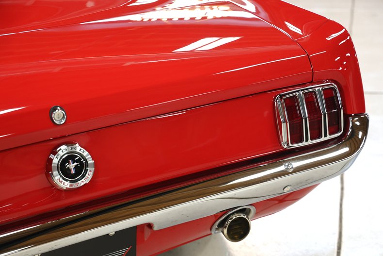 Ford-Mustang-1965-Rangoon-Red-Black-6