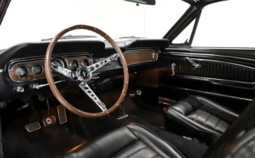 Ford-Mustang-1965-Vintage-Burgundy-Black-Deluxe-1