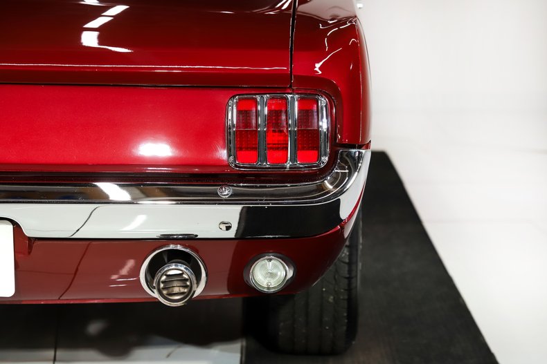 Ford-Mustang-1965-Vintage-Burgundy-Black-Deluxe-10