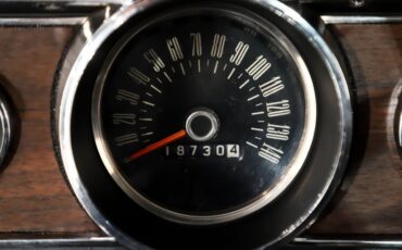 Ford-Mustang-1965-Vintage-Burgundy-Black-Deluxe-2