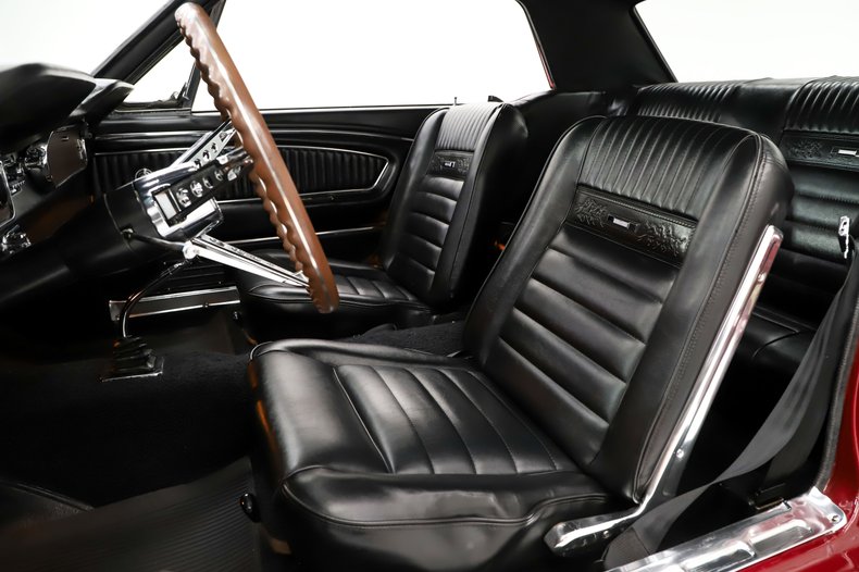 Ford-Mustang-1965-Vintage-Burgundy-Black-Deluxe-20