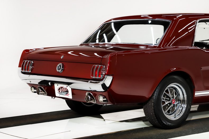 Ford-Mustang-1965-Vintage-Burgundy-Black-Deluxe-26