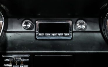 Ford-Mustang-1965-Vintage-Burgundy-Black-Deluxe-28