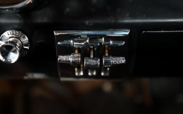 Ford-Mustang-1965-Vintage-Burgundy-Black-Deluxe-30