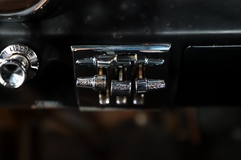 Ford-Mustang-1965-Vintage-Burgundy-Black-Deluxe-30