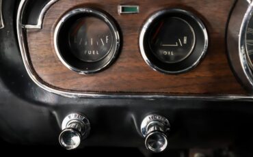 Ford-Mustang-1965-Vintage-Burgundy-Black-Deluxe-32