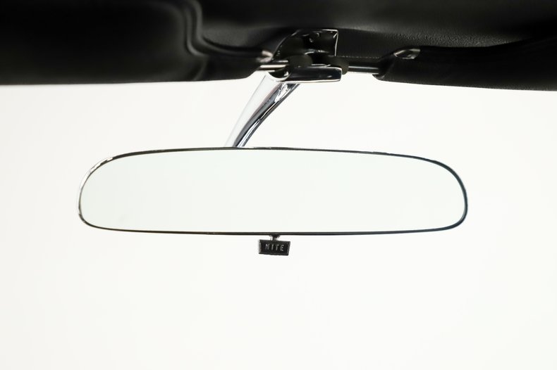 Ford-Mustang-1965-Vintage-Burgundy-Black-Deluxe-36