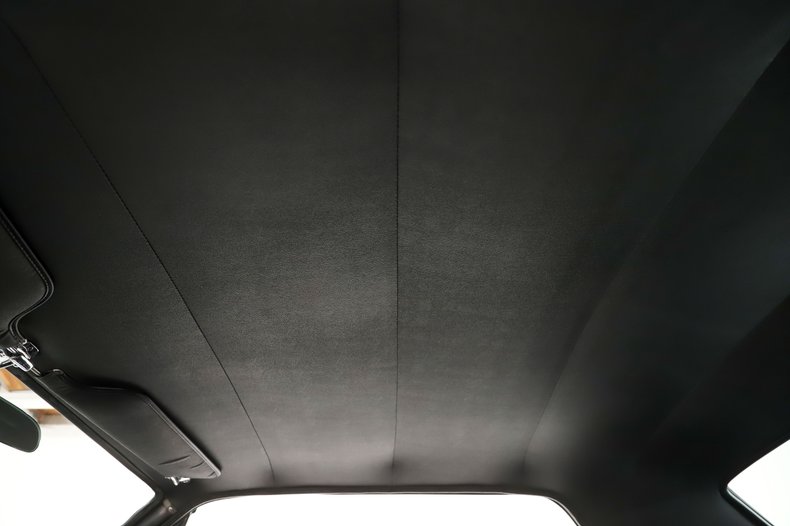 Ford-Mustang-1965-Vintage-Burgundy-Black-Deluxe-38