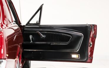 Ford-Mustang-1965-Vintage-Burgundy-Black-Deluxe-40