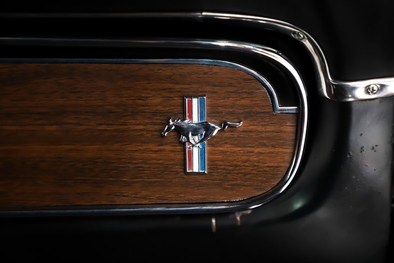 Ford-Mustang-1965-Vintage-Burgundy-Black-Deluxe-42