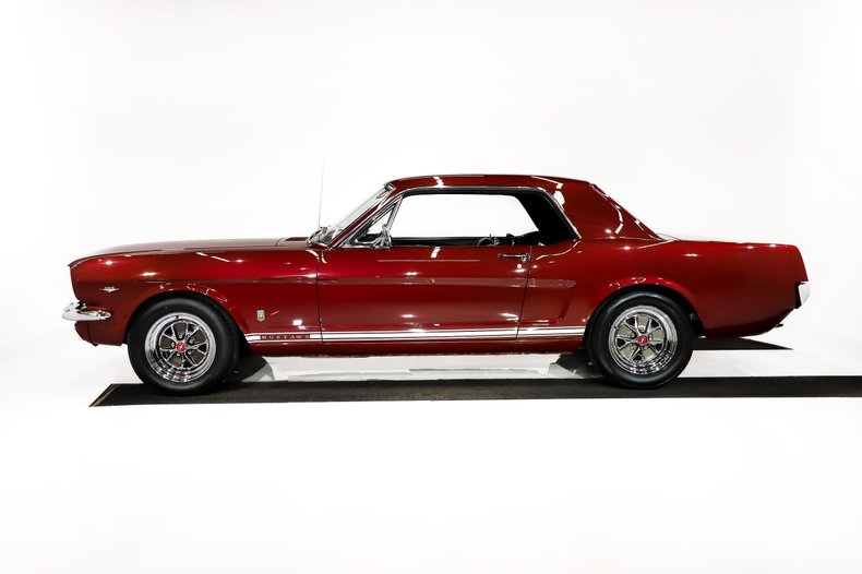 Ford-Mustang-1965-Vintage-Burgundy-Black-Deluxe-44