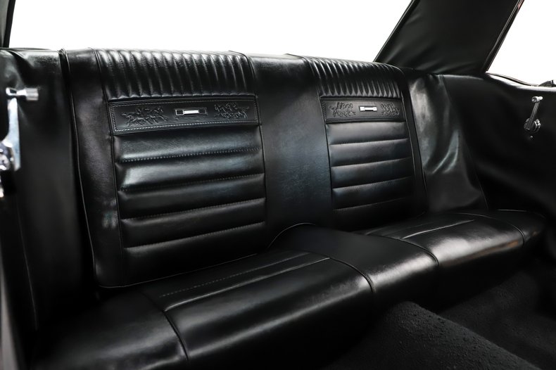 Ford-Mustang-1965-Vintage-Burgundy-Black-Deluxe-45