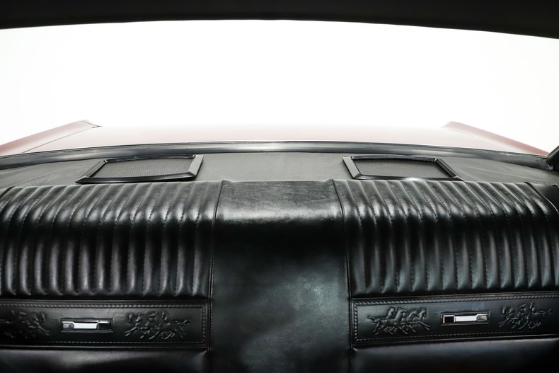 Ford-Mustang-1965-Vintage-Burgundy-Black-Deluxe-46