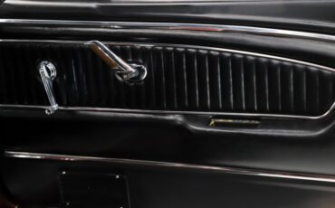Ford-Mustang-1965-Vintage-Burgundy-Black-Deluxe-6
