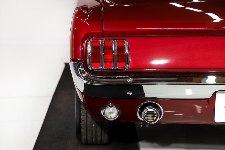 Ford-Mustang-1965-Vintage-Burgundy-Black-Deluxe-7