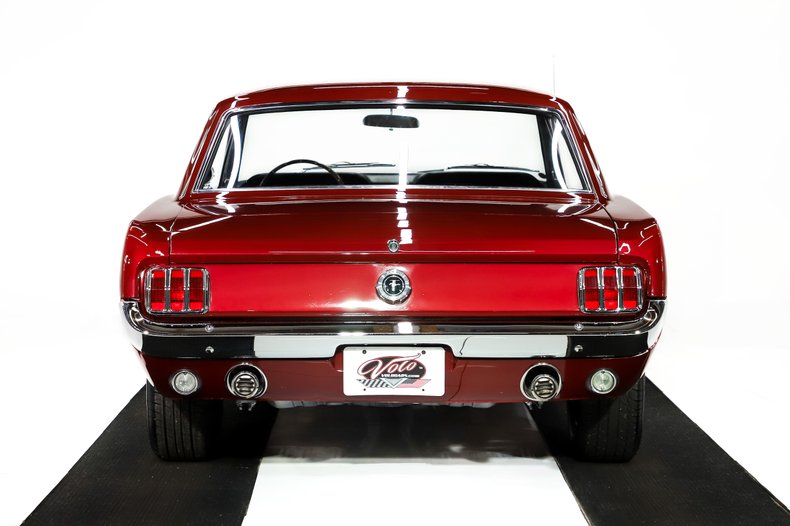 Ford-Mustang-1965-Vintage-Burgundy-Black-Deluxe-9