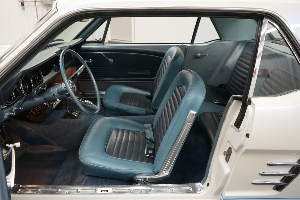 Ford-Mustang-1966-35