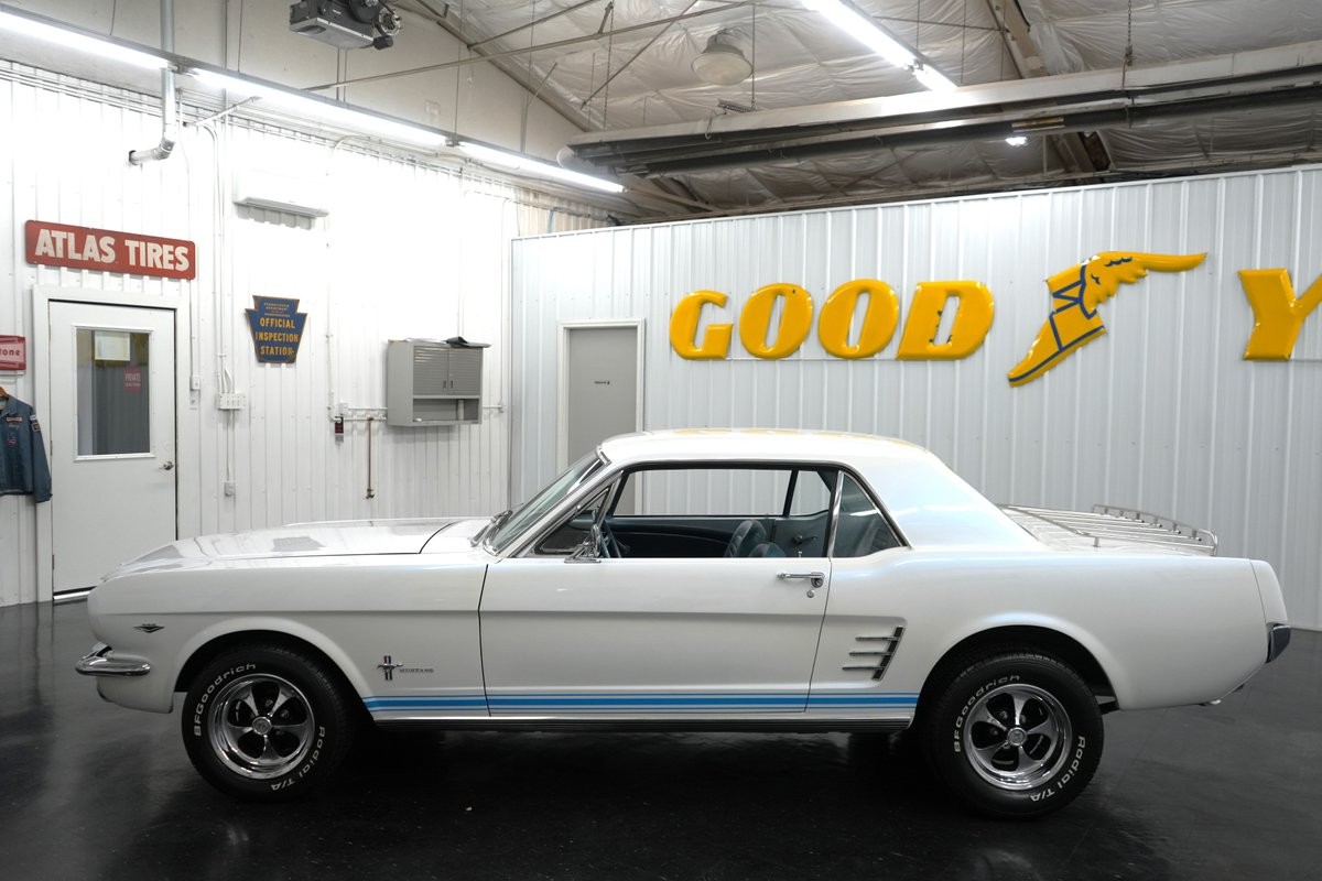 Ford-Mustang-1966-4