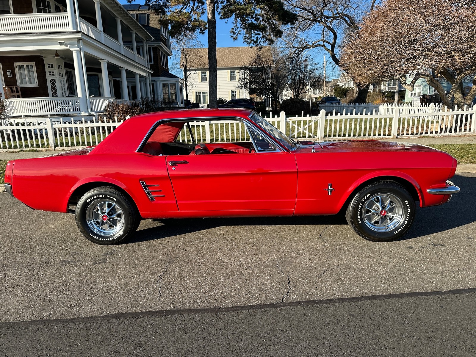 Ford-Mustang-1966-COUPE-2