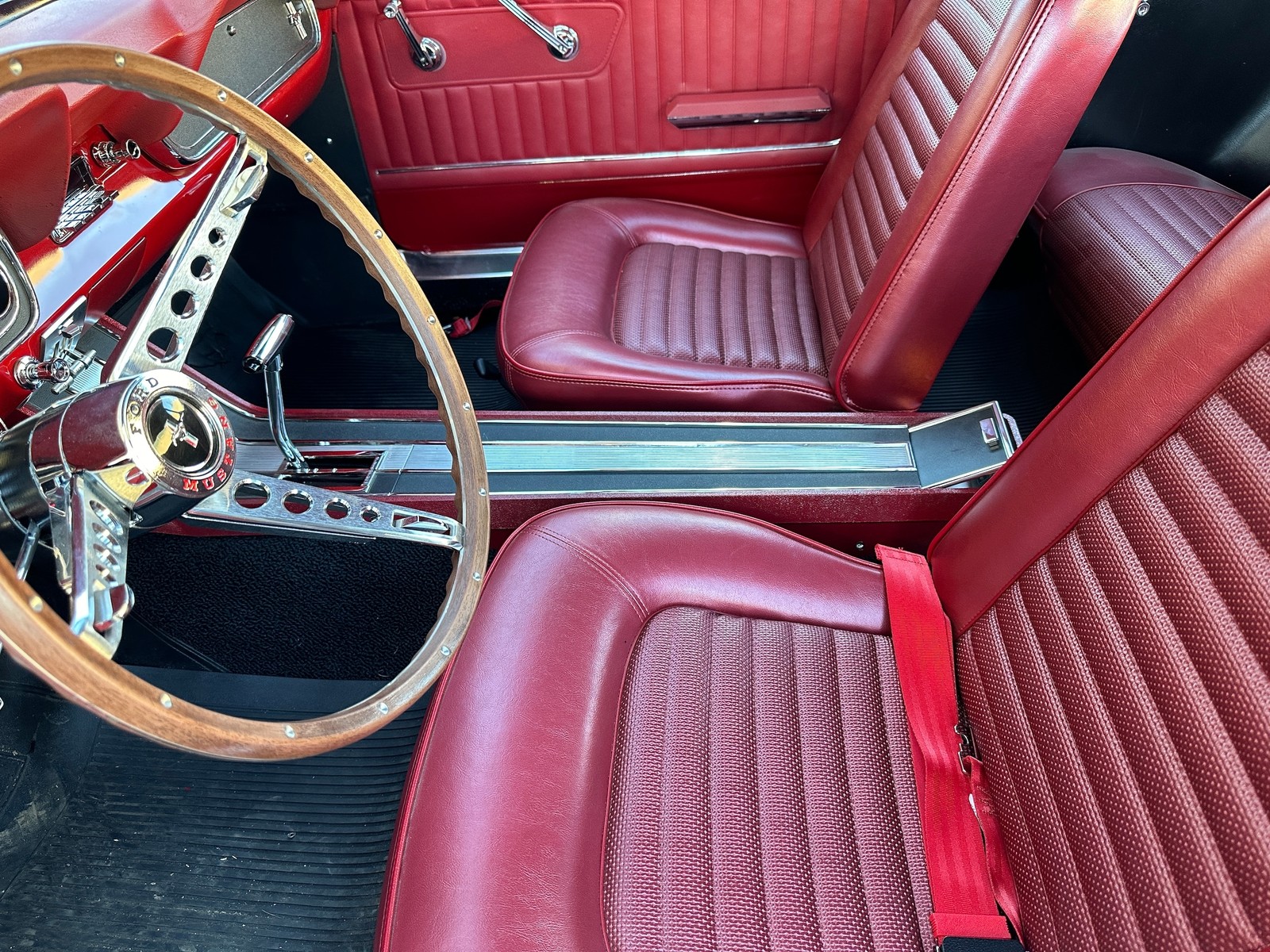 Ford-Mustang-1966-COUPE-20