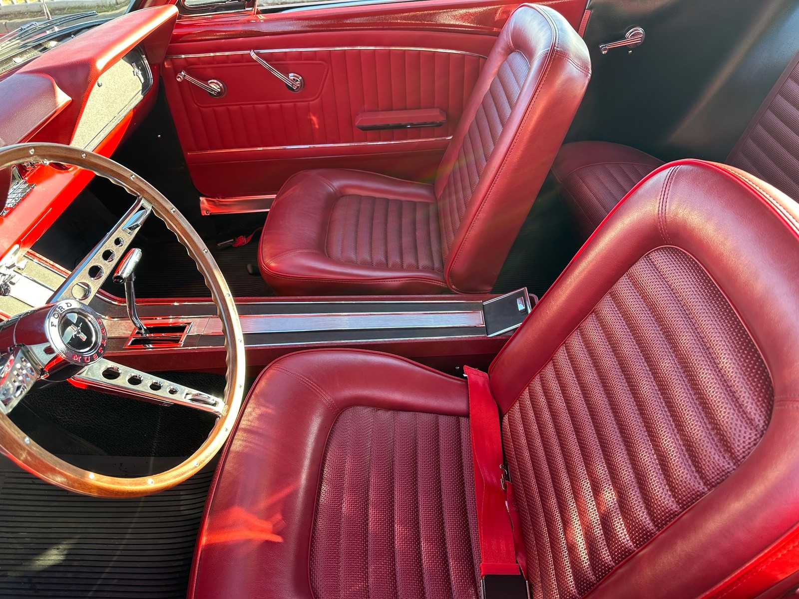 Ford-Mustang-1966-COUPE-29