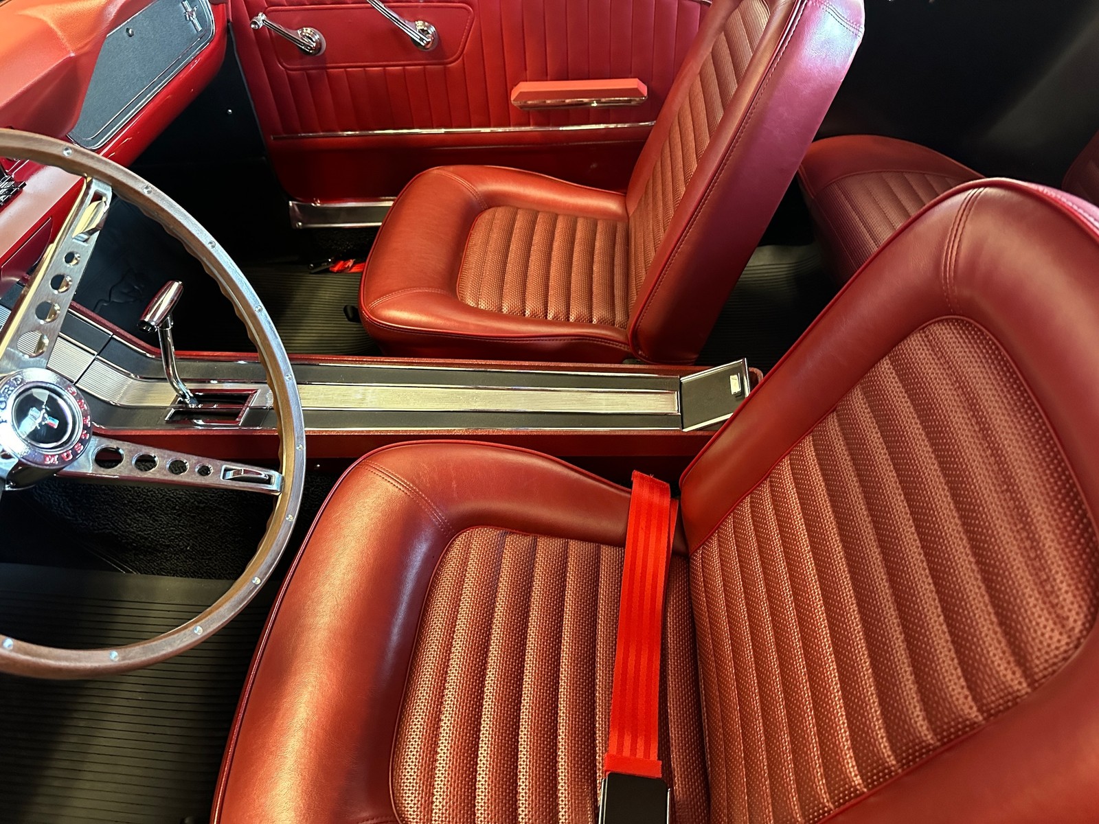 Ford-Mustang-1966-COUPE-37