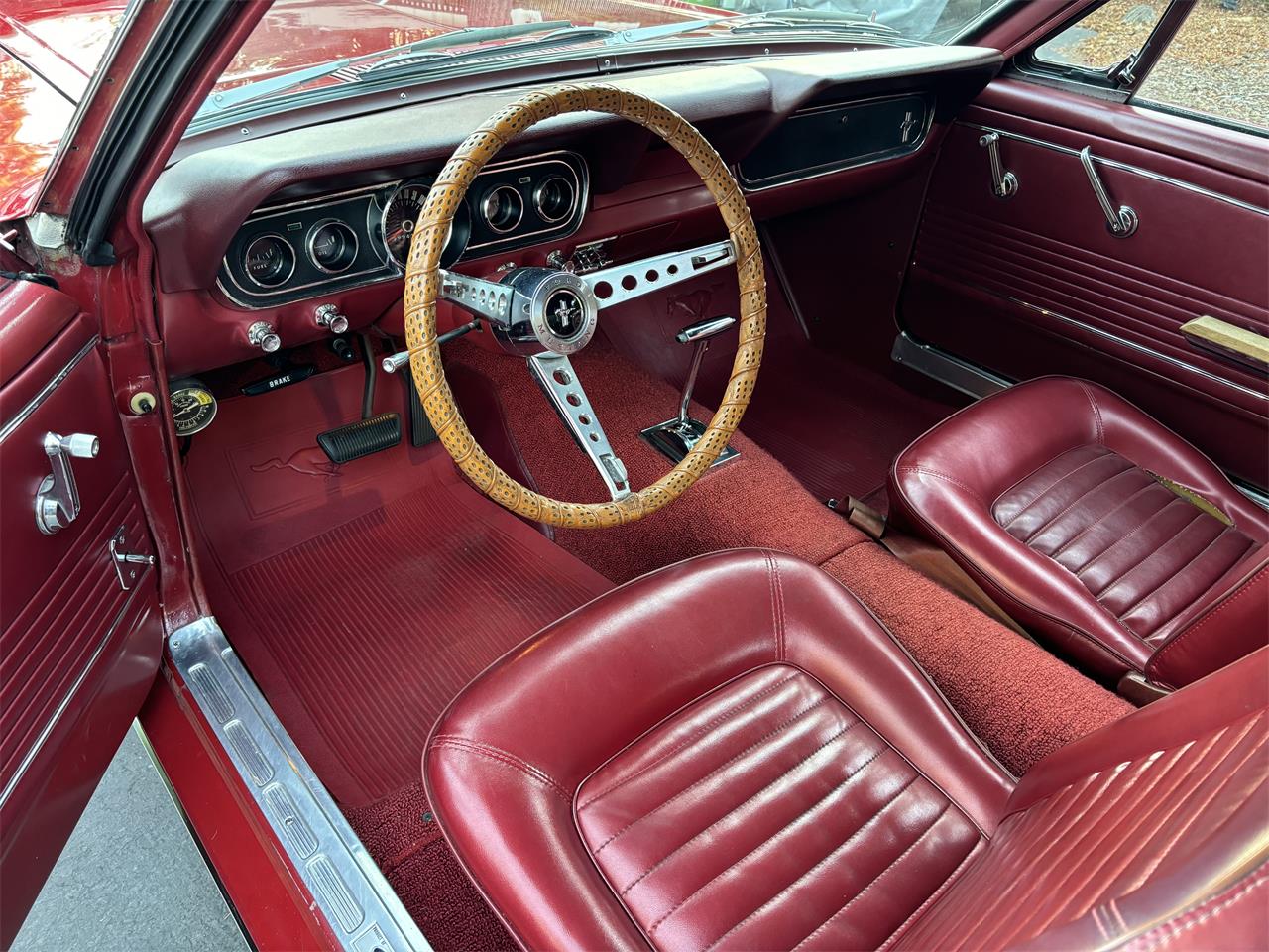 Ford-Mustang-1966-Candyapple-Red-T-Red-25A-11