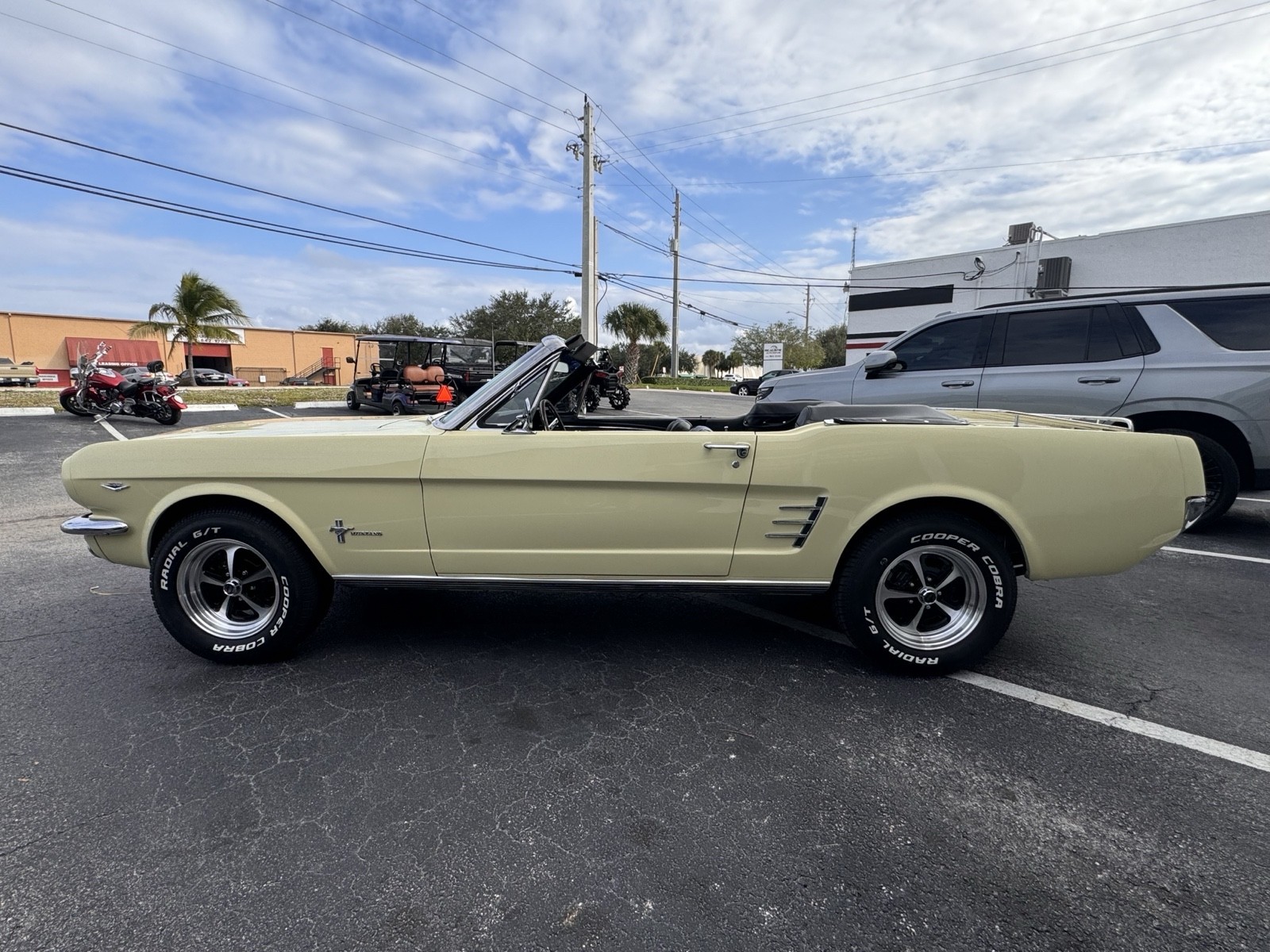 Ford-Mustang-1966-Convertible-1