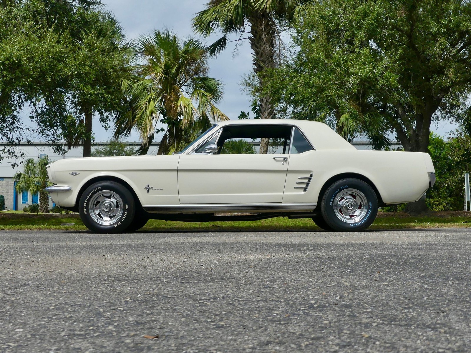 Ford-Mustang-1966-Coupe-11