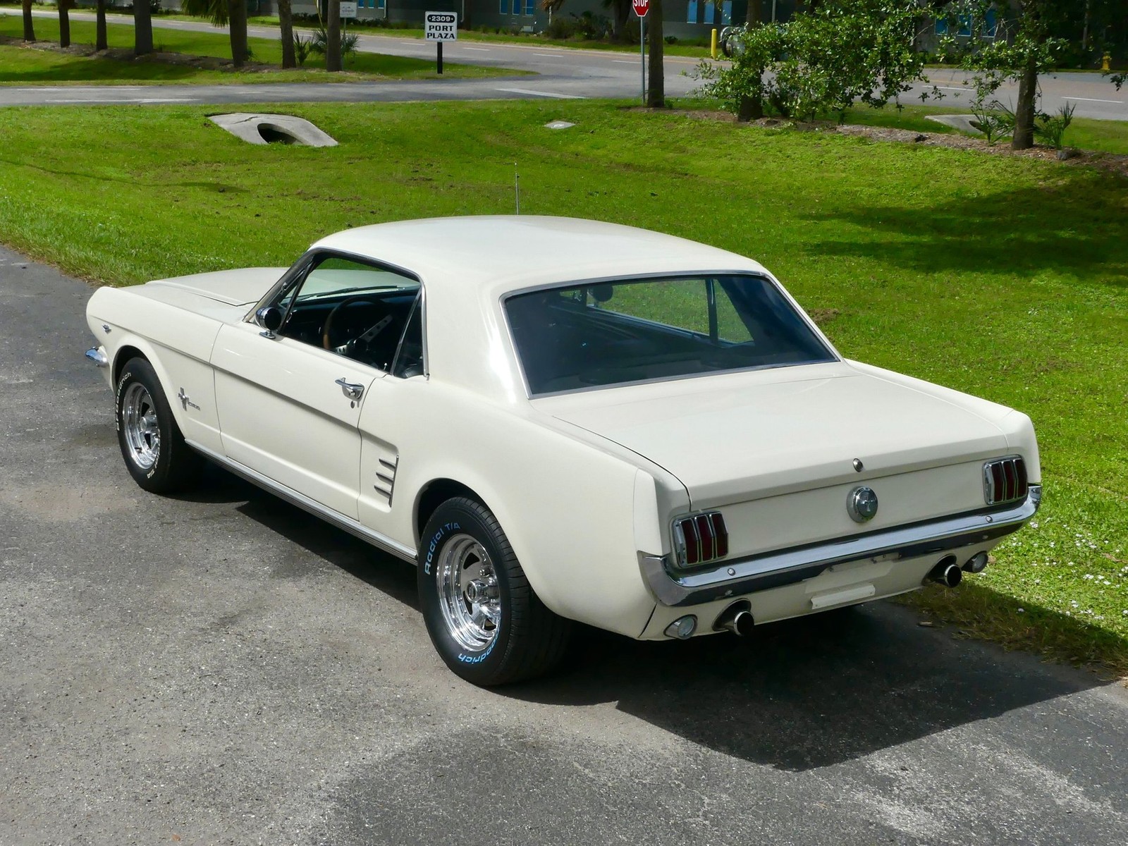 Ford-Mustang-1966-Coupe-13