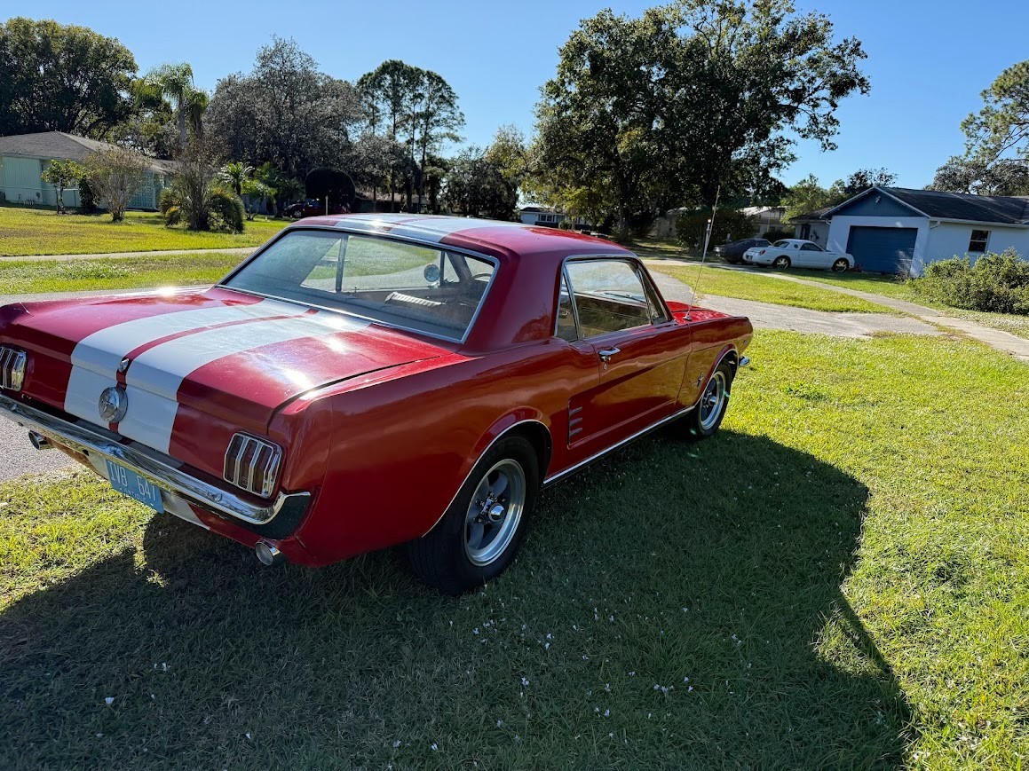 Ford-Mustang-1966-Coupe-2