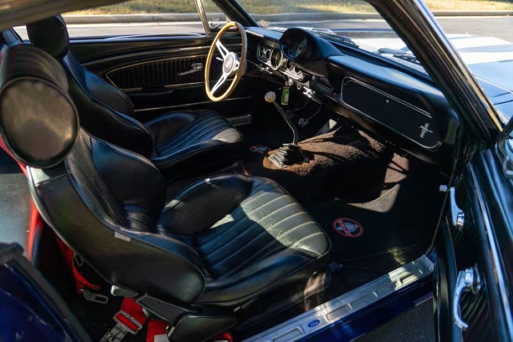 Ford-Mustang-1966-Fastback-19