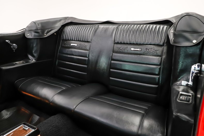 Ford-Mustang-1966-Signal-Flare-Red-Black-Pony-Deluxe-10