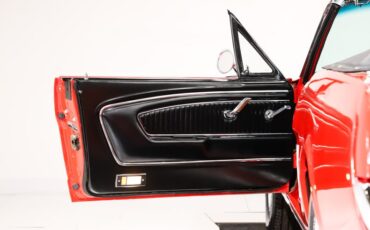 Ford-Mustang-1966-Signal-Flare-Red-Black-Pony-Deluxe-11