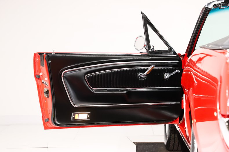 Ford-Mustang-1966-Signal-Flare-Red-Black-Pony-Deluxe-11