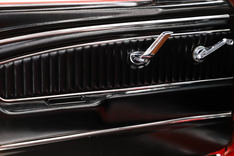 Ford-Mustang-1966-Signal-Flare-Red-Black-Pony-Deluxe-12